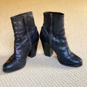 Frye Womens Essa Bootie Fashion Boot